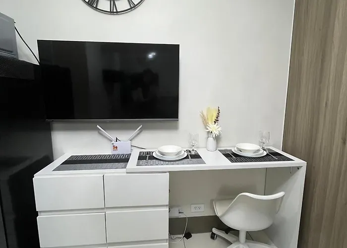 Fame Staycation, Walk To Megamall, Greenfield Manila